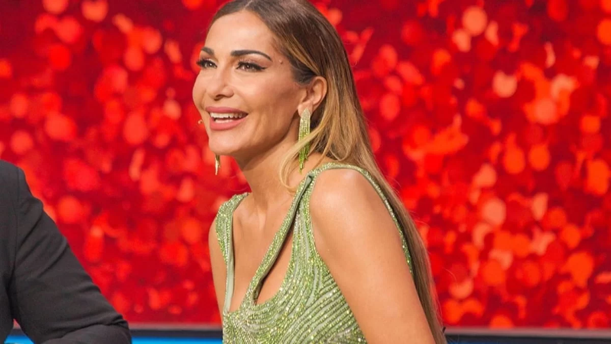 Λίγες φορές την έχουμε δει τόσο αποκαλυπτική - Η χθεσινή εμφάνιση της Δέσποινας Βανδή με ανοιχτό μπούστο και όλο το πόδι έξω