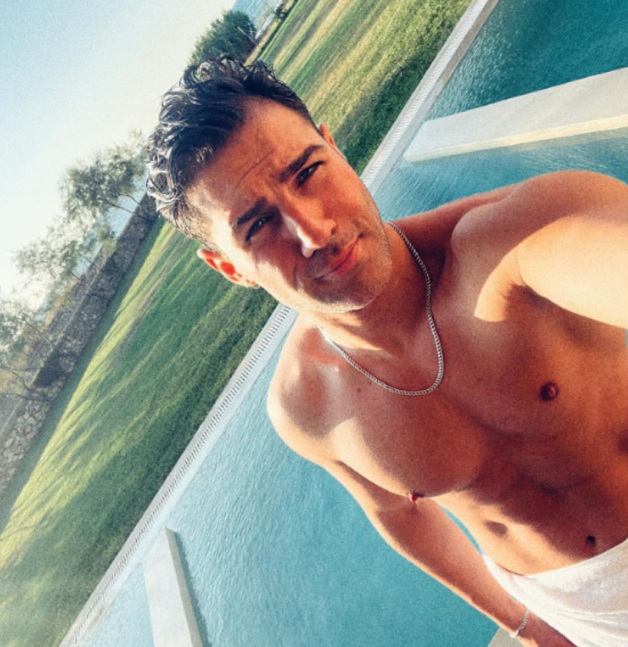 Πέτρος Ιακωβίδης - ημίγυμνος