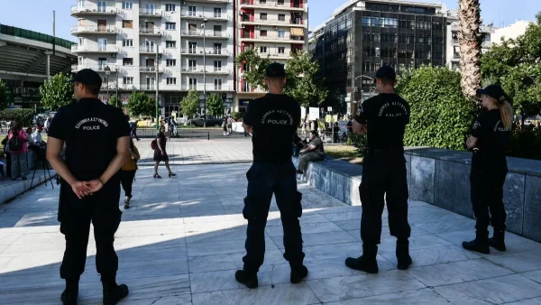 Άνδρας εισέβαλε στο εφετείο με το αμάξι του - Είχε μέσα εκρηκτικά