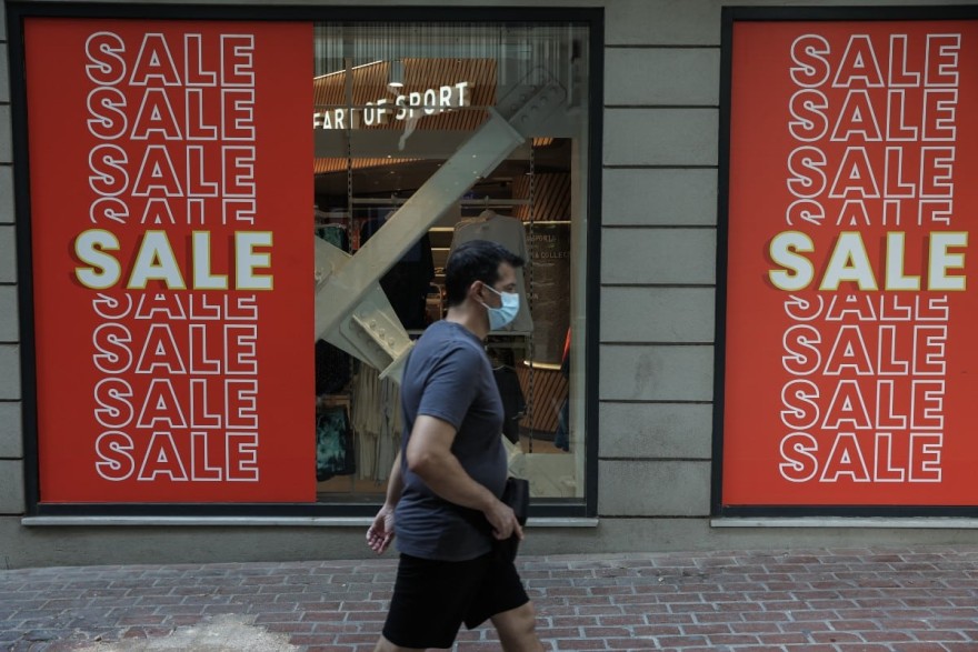 Σε χαμηλότερα επίπεδα από τα αναμενόμενα κινήθηκαν οι αγορές κατά τις θερινές εκπτώσεις