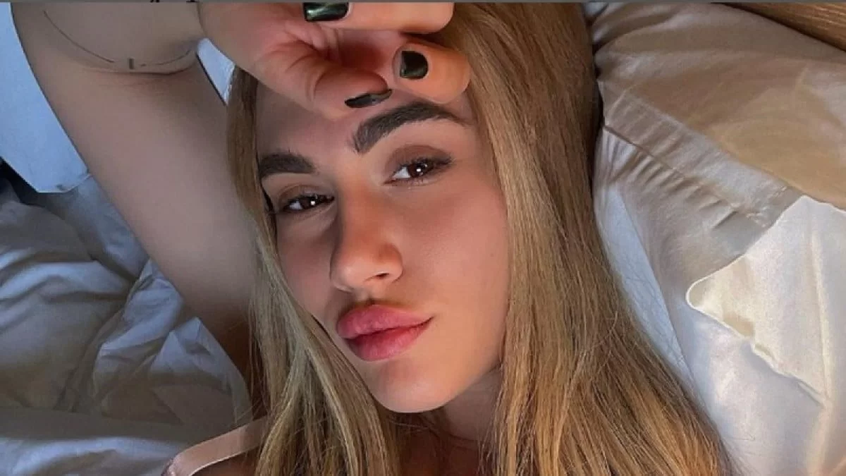 Με βρεγμένο μαλλί και μικροσκοπικό λεοπάρ μπικίνι μπροστά σε πισίνα - "Έριξε" το Instagram η Έλενα Τσαγκρινού