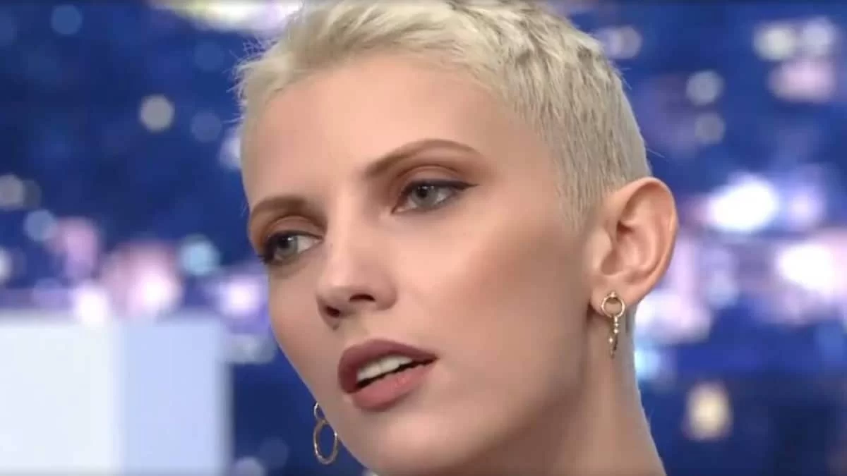 Θυμάστε την Έλντα Λάσκα από το GNTM; Αγνώριστη με πλούσια μαλλιά και κορμί "φέτες" 4 χρόνια μετά