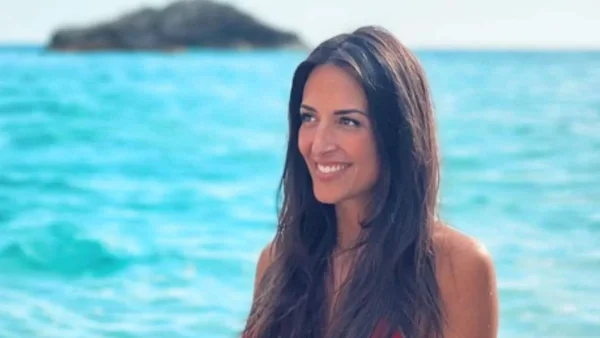 Με μαύρο μικροσκοπικό μπικίνι στο ηλιοβασίλεμα - "Τρέλανε" με την πίσω όψη της η πρώην του Καραφώτη, Εύη Σαλταφερίδου