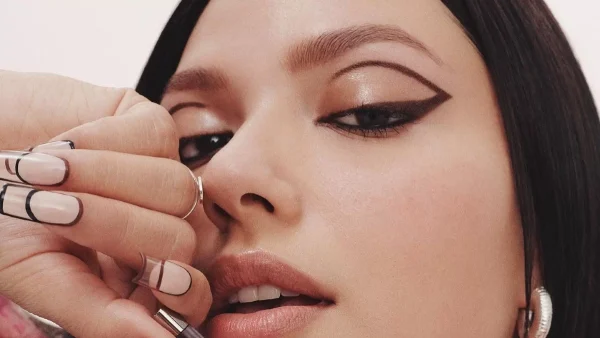 Ο πιο εύκολος τρόπος να κάνεις το eyeliner - Σου βρήκαμε τη λύση μέσα από ένα TikTok βίντεο