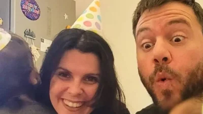 Με λιλά μπικίνι σε παραλία της Αλβανίας - Η Ηλέκτρα Αστέρη ποζάρει με μαγιό 1 χρόνο μετά τη γέννα της