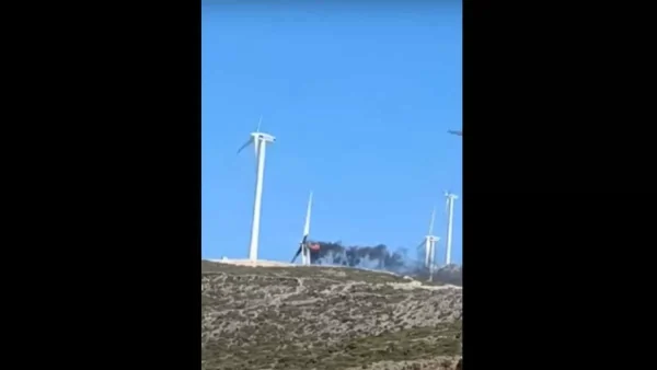 Φωτιά σε ανεμογεννήτρια στη Νάξο