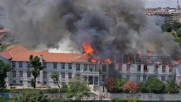 Μεγάλη φωτιά στο ελληνικό νοσοκομείο της Κωνσταντινούπολης