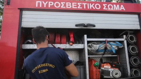 Φωτιά στην Καλλιθέα Αττικής