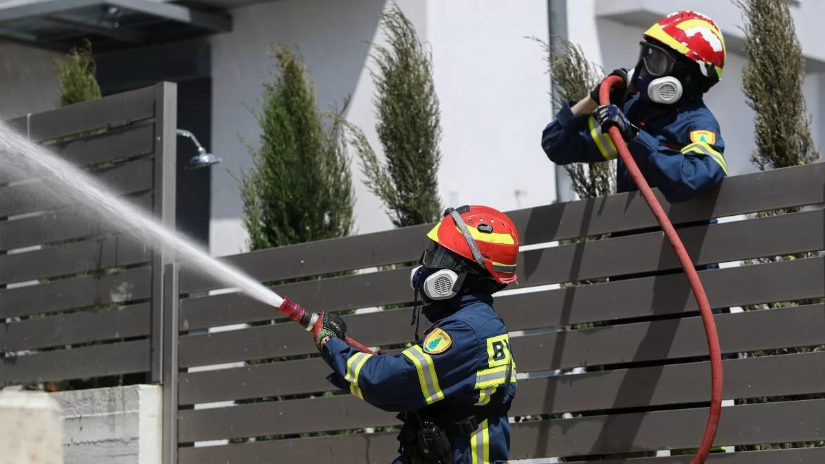 Τραγωδία Παγκράτι: Άνδρας τυλίχθηκε στις φλόγες μέσα στο διαμέρισμά του