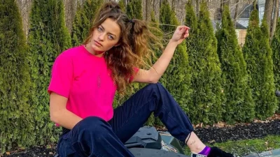 Με βρεγμένο μαλλί και μικροσκοπικό μαύρο μαγιό η Γαία Μερκούρη - Κάνει το γύρο του διαδικτύου το βίντεό της