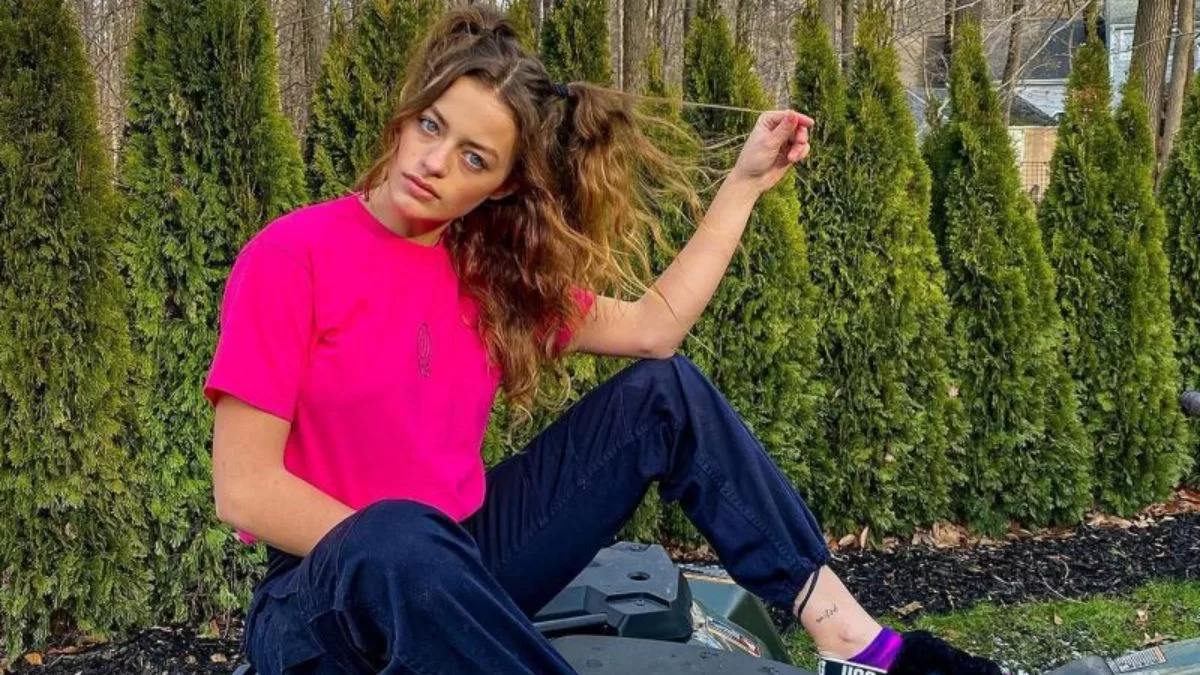 Με βρεγμένο μαλλί και μικροσκοπικό μαύρο μαγιό η Γαία Μερκούρη - Κάνει το γύρο του διαδικτύου το βίντεό της