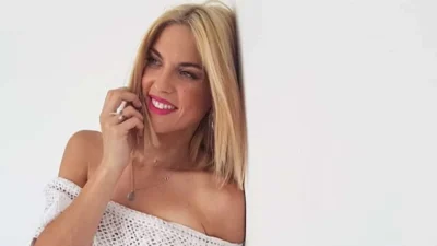 Αχώριστη η Γαστεράτου από τα παιδιά της - Το τρυφερό στιγμιότυπο με τον γιο της να παίζει με την νεογέννητη κόρη της