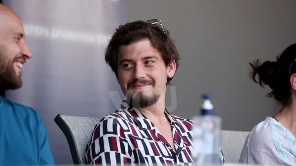 «Δεν με ενδιέφερε ο τίτλος "ο γιος του Δελλή"» - Απασφάλισε ο Γιώργος Αμούτζας για την σχέση του πατέρα του και την υποκριτική