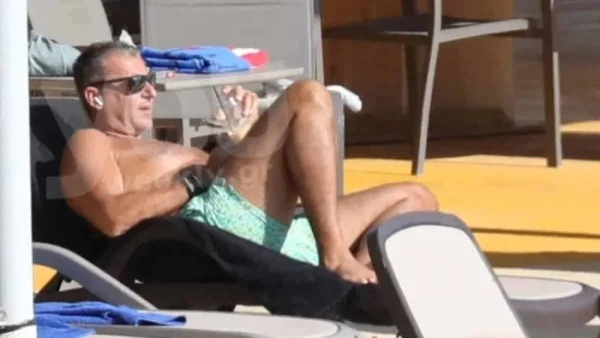 Μεγάλες γνωριμίες για τον Γιώργο Λιάγκα στην Τήνο - Συνάντησε από κοντά έναν ''θρύλο'' των τεχνών