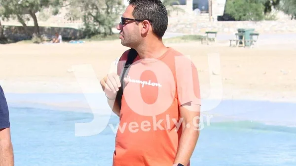 Αγέλαστος στην θάλασσα -  Αποκλειστικές φωτογραφίες του Γιώργου Μοιραράκη 2 περίπου μήνες μετά τον θάνατο του Γιάννη Κοντούλη