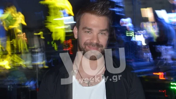 Ξανθιά με εκφραστικά μάτια - Αυτή είναι η κούκλα αδερφή του Γιώργου Σαμπάνη