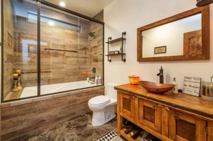 Το πολυτελέστατο μπανιο στο σπίτι της Amber Heard