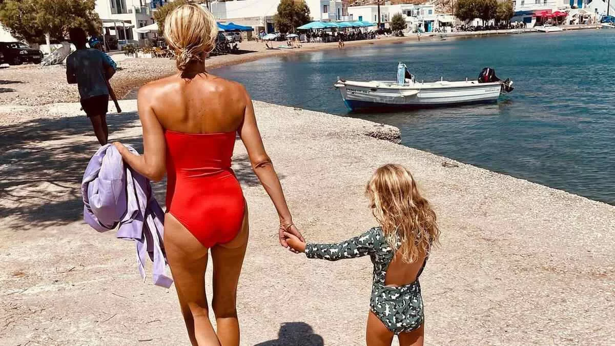 Η κόρη της Βίκυς Καγιά βαδίζει στα χνάρια της - Η φωτογραφία που μαρτυρά ότι έχει μεγαλώσει