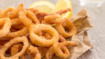 Το μυστικό είναι στο λάδι αλλά και σε... - Πώς θα φτιάξετε τα πιο τραγανά καλαμαράκια