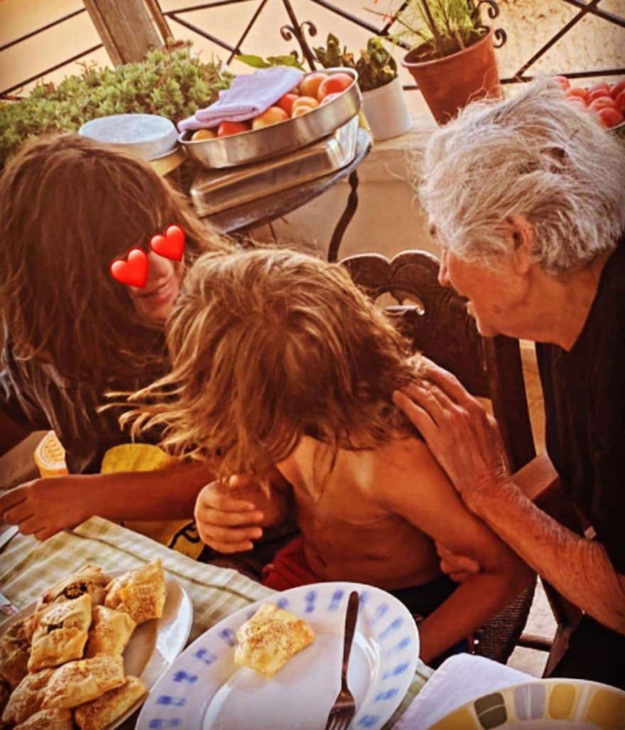 Η ανάρτηση της Κατερίνας Καραβάτου με τα παιδάκια της 