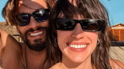 Έχουν το ίδιο μεγάλο χαμόγελο - Ο γιος του Γιώργου Καράβα και της Ραφαέλας Ψαρρού έχει μεγαλώσει πολύ