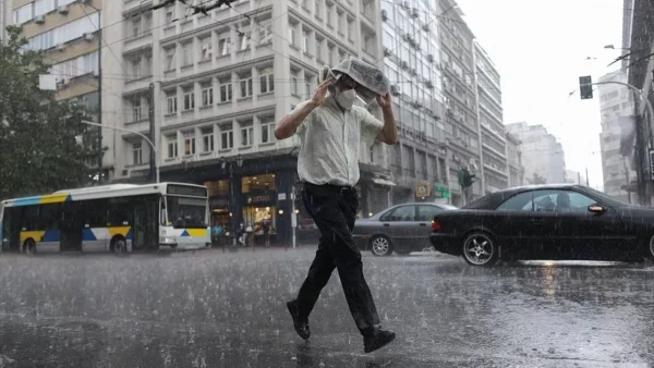 Καιρός (22/8): Έρχονται τοπικές καταιγίδες - Σε ποιες περιοχές αλλάζει το τοπίο με ανέμους