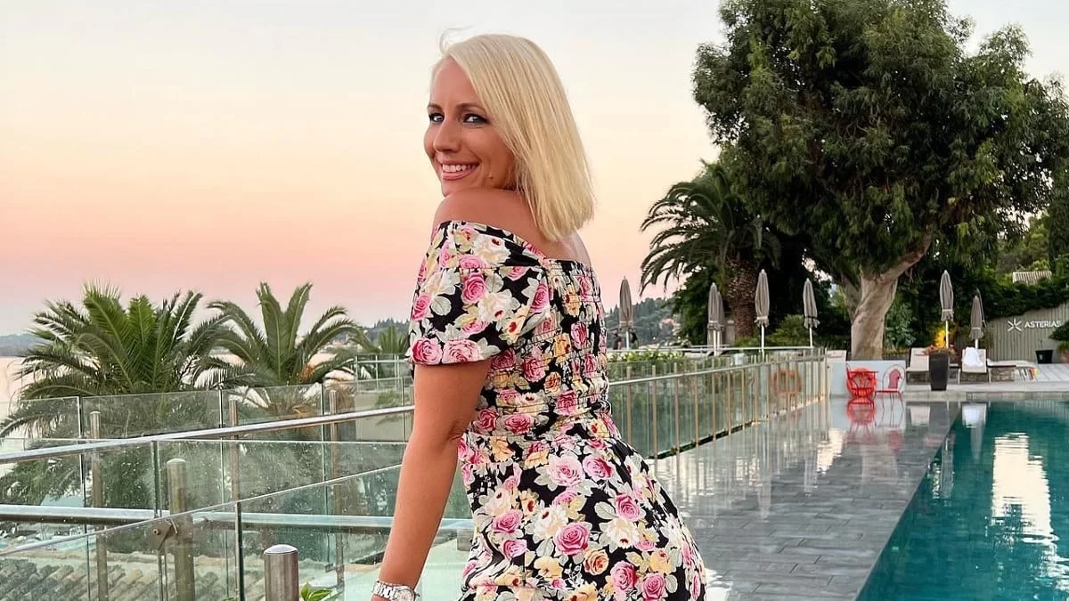 Έχει αναλογίες μοντέλου - Η Κατερίνα Παπακωστοπούλου με μικροσκοπικό μπικίνι πάνω σε σκάφος