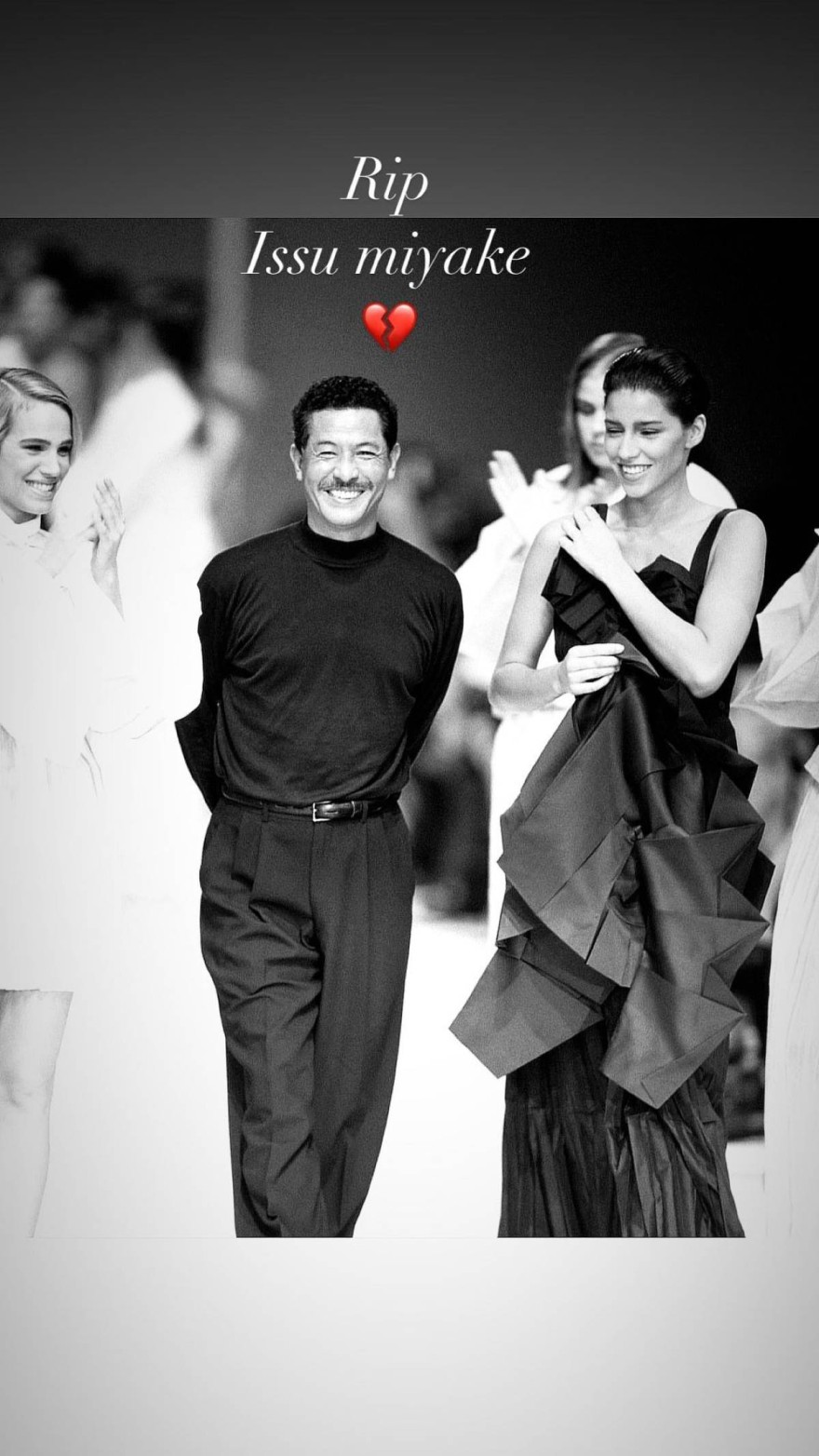 Βίκυ Καγιά Issey Miyake