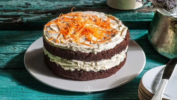 Ζουμερό και λαχταριστό κέικ καρότου - Το έχεις έτοιμο σε λιγότερο από μια ώρα