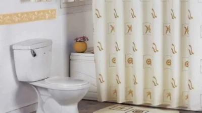 Αποτέλεσμα που σοκάρει: Ψεκάστε μαγειρική σόδα με νερό στο τελείωμα της κουρτίνας του μπάνιου