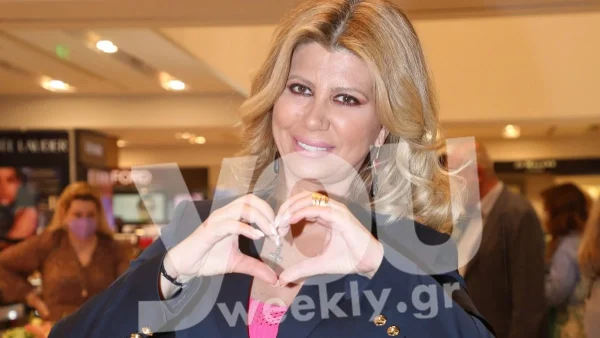 Επιμελώς ατημέλητη στην Πάρο - Το πρόσωπο της Ζήνας Κουτσελίνη χωρίς ίχνος μακιγιάζ στα 52 της