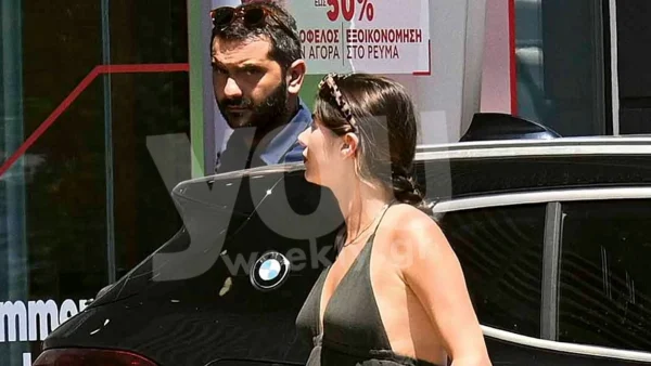 Στον 8ο μήνα εγκυμοσύνης η Μιχαλοπούλου - Αποκλειστικές φωτογραφίες με τον Κουτσόπουλο στο κέντρο της Αθήνας