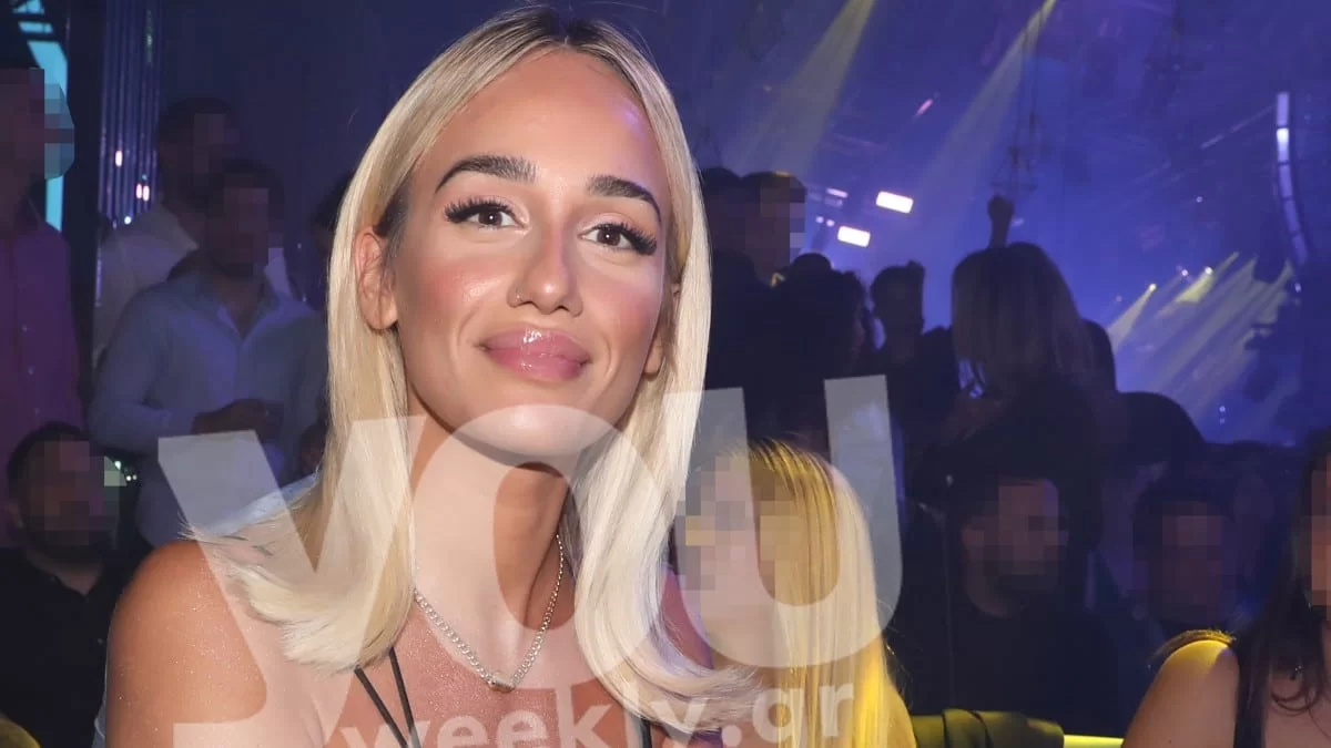 Μάζευε το πάνω μέρος του μαγιό - Κατάμαυρη και φουλ γυμνασμένη η Έλενα Κώνστα σε παραλία της Νάξου