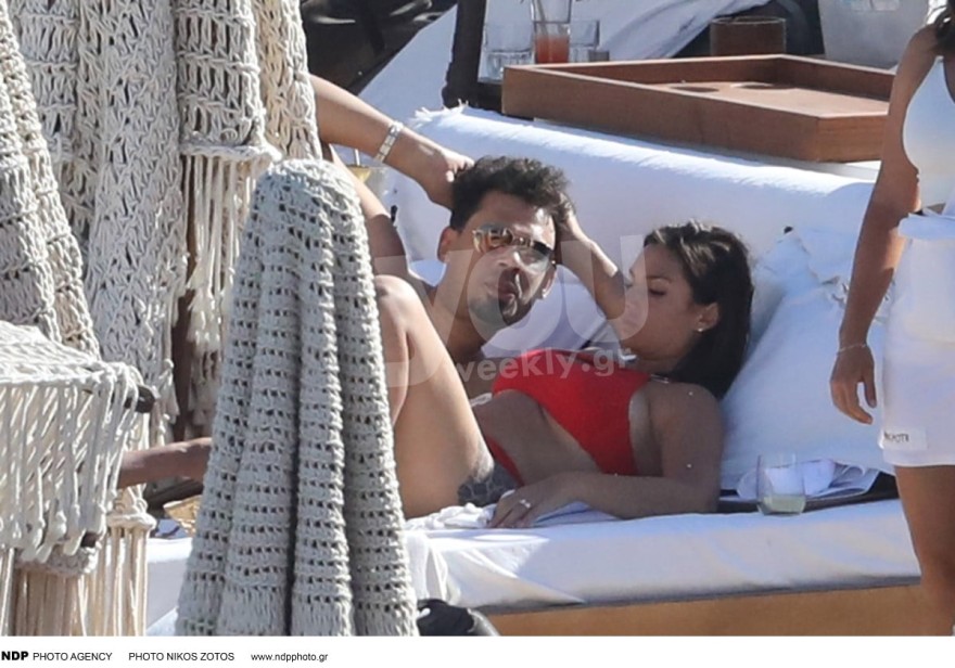 Η Elettra Lamborghini με τον Dj Αfrojack σε παραλία της Μυκόνου