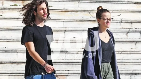 Τρελά ερωτευμένοι σε απόμερη παραλία - Η ανάρτηση της Γαίας Μερκούρη δίπλα στον Άγγελο Λάτσιο