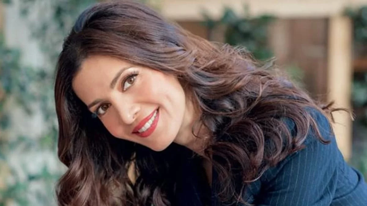 Κατερίνα Λέχου: Τρέχει δίπλα στα κύματα πιο φυσική από ποτέ με συγκλονιστικό κόκκινο μπικίνι