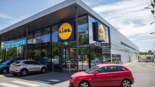 Θα γεμίσουν οι διάδρομοι με καρότσια και καλάθια στις 25/8 - Πανδαιμόνιο με την ανακοίνωση των Lidl