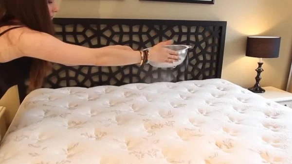 Πριν στρώσεις καθαρά σεντόνια στο κρεβάτι πασπάλισε στο στρώμα μαγειρική σόδα - Σοκαριστικό αποτέλεσμα...