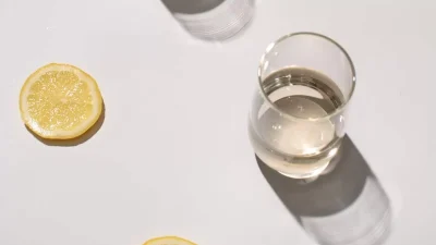 Στάξε λίγες σταγόνες λεμόνι σε μαγειρική σόδα και νερό - Πιες το και λίγη ώρα μετά θα...