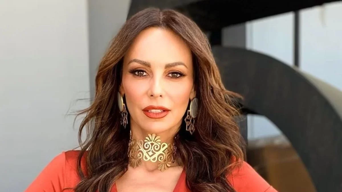 Αγκαλιά στο ηλιοβασίλεμα - Η σπάνια φωτογραφία της Μπέττυ Μαγγίρα με τον επί 20 χρόνια σύζυγό της