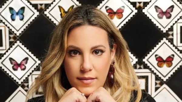 Στιγμές ευτυχίας για την Μαίρη Κατράντζου - Βαφτίζει τον γιο της στις Σπέτσες