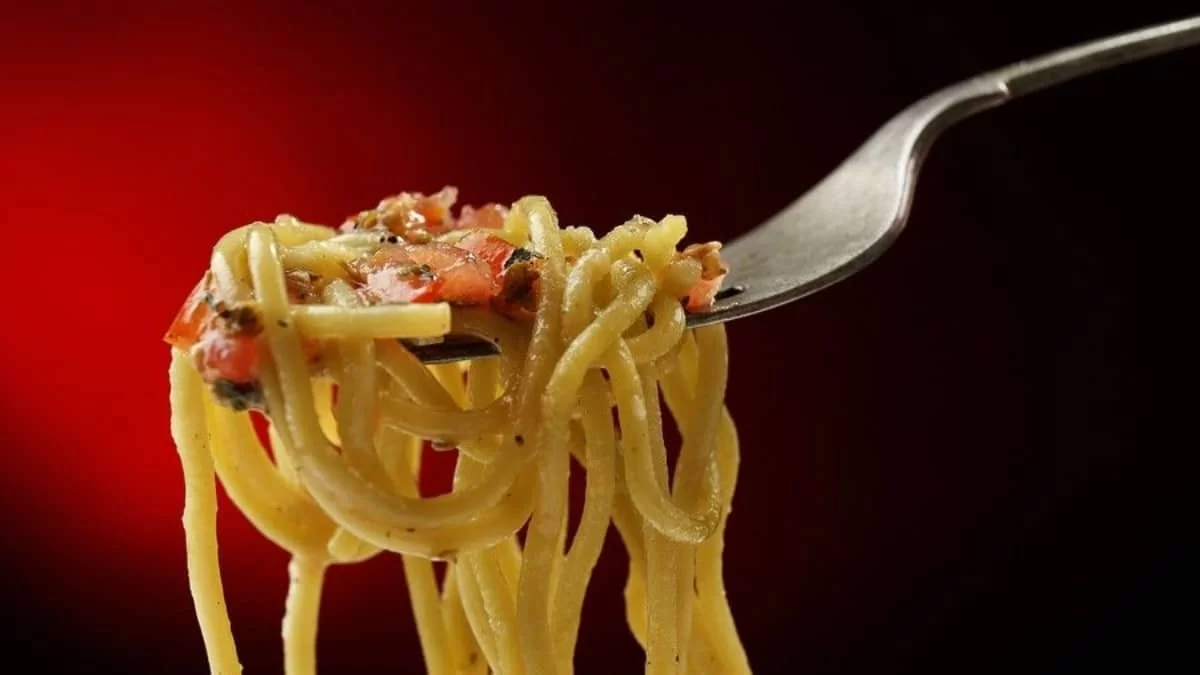 Γιατί η γιαγιά ξέρει: Το λάθος που κάνουμε στα μακαρόνια και μπορεί να βγουν άνοστα