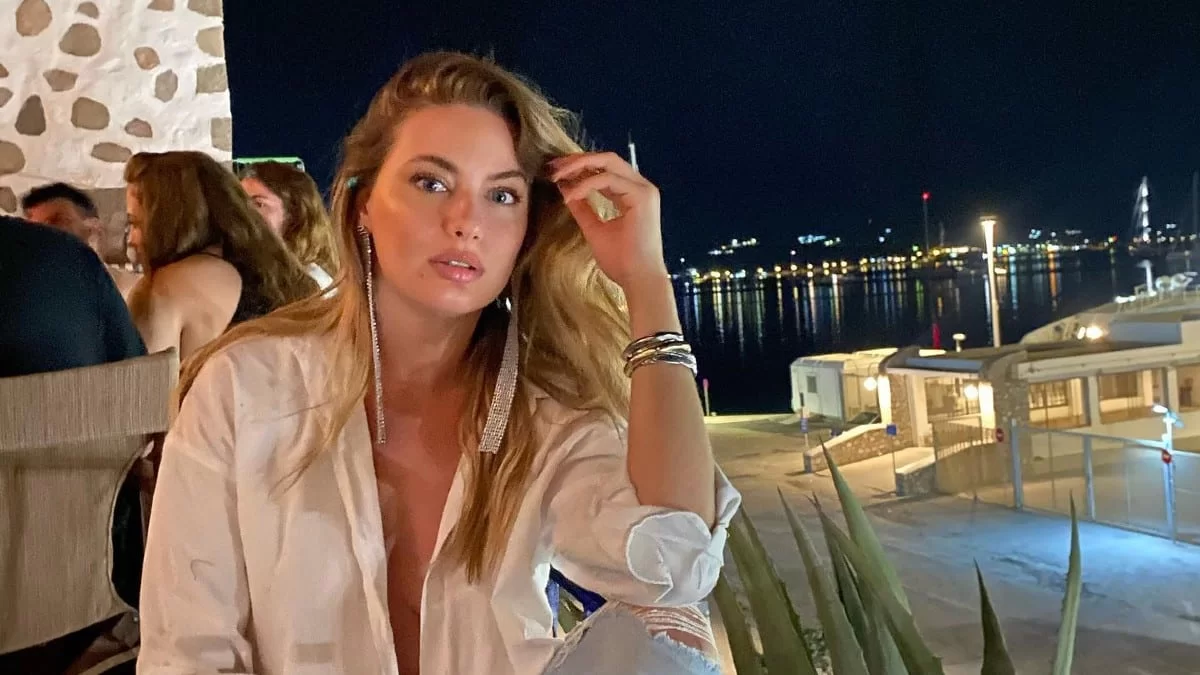 Φαινόταν μόνο το σημάδι του μαγιό της - Η Μακρυγιάννη πόζαρε topless και έβαλε ''φωτιές'' στο instagram