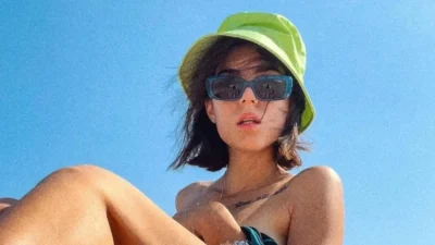 Μετά το σουτιέν σειρά είχε το κάτω μέρος - Η Άννα Μαρία Βέλλη έκανε γυμνή μπάνιο σε ερημική παραλία