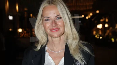 Η Μαρία Μπεκατώρου πόζαρε καθιστή σε χλιδάτο σκάφος - Η φωτογραφία από τις διακοπές της στο Ιόνιο