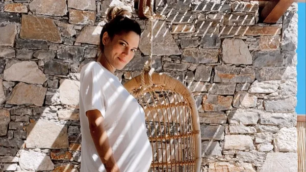 Με πορτοκαλί μπικίνι και κοιλίτσα 6 μηνών - Έτσι αποχαιρέτησε τον Αύγουστο η Μαίρη Συνατσάκη