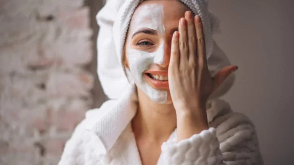 Άπλωσε 40 γραμμάρια μαγειρική σόδα στο πρόσωπό σου και το αποτέλεσμα θα σε αφήσει έκπληκτη