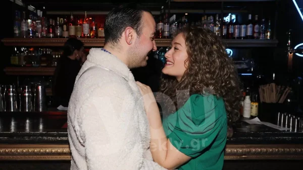 Έλαμπαν από ευτυχία μέσα στην εκκλησία - Πρώτα πλάνα από τον γάμο της Ιλάειρας Ζήση και του Μαυρίκιου Μαυρικίου