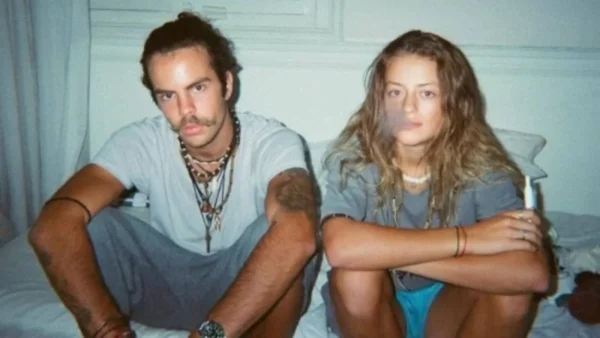 Ασυγκράτητοι η Γαία Μερκούρη και ο Άγγελος Λάτσιος - Η φωτογραφία που κάνει το γύρο του διαδικτύου