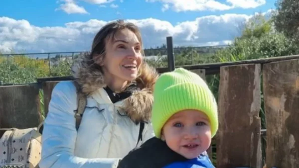 Με τούρτα μεγαλύτερη και από το παιδί της - Οι τρυφερές ευχές της Μορφούλα Ντώνα για τα 2α γενέθλια του γιου της